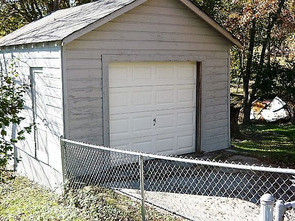4th image of 317 Alabama St