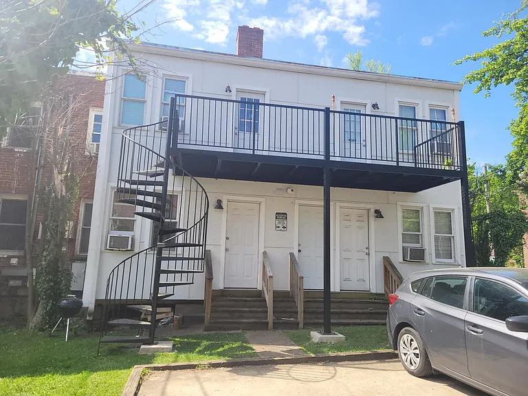 3915 W St NW #4 — Photo 23