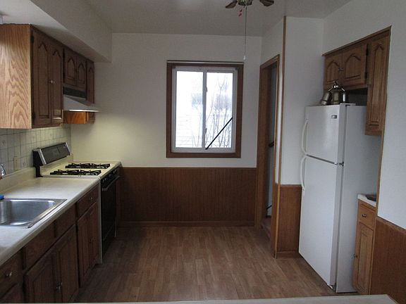4th image of 10 Woodruff Ave