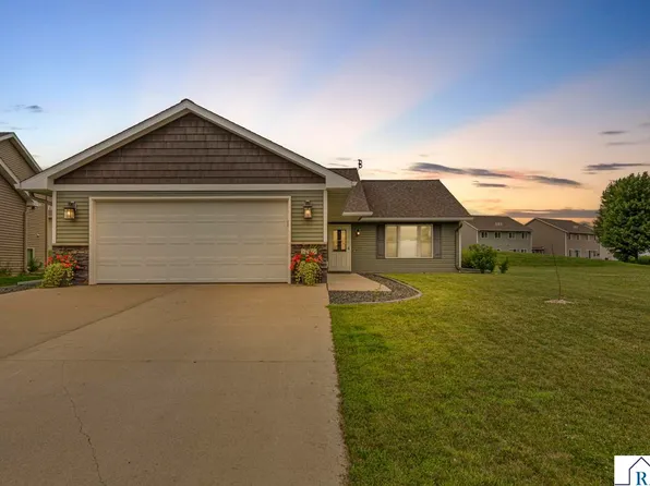 209 Cypress Dr, Mankato, MN 56001