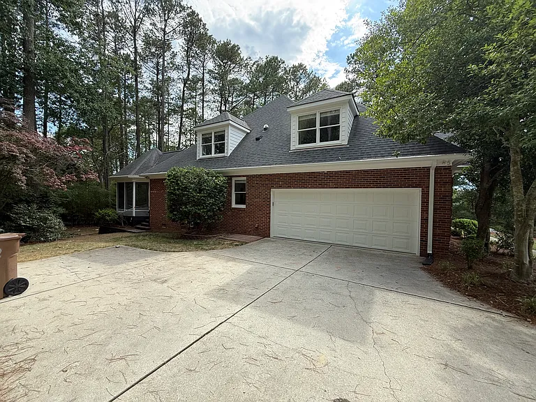 205 Tynemouth Dr — Photo 3