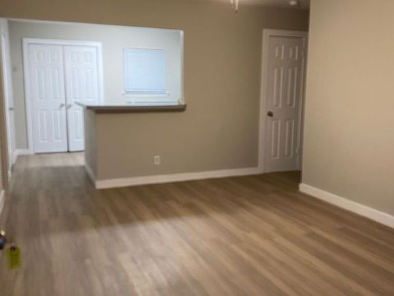 4th image of 2610 Franklin Ave