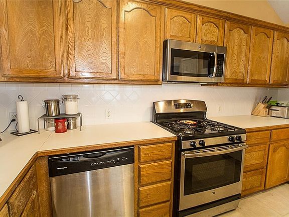 4th image of 2711 Zachary Dr