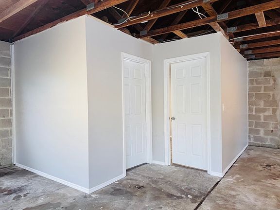 3rd image of 113 NE Lincoln Cir N #0