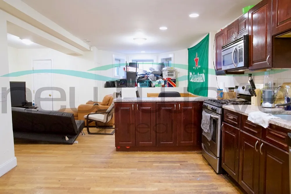 4 bed, 1440 sqft, $6,600 — Photo 3