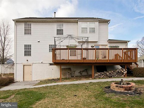 3rd image of 112 Fairfax Dr