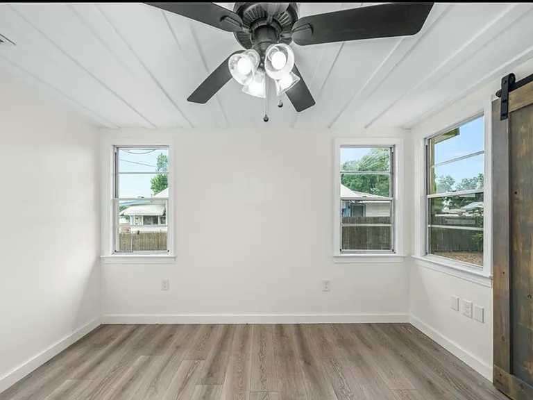 12 N Desoto Ave — Photo 14