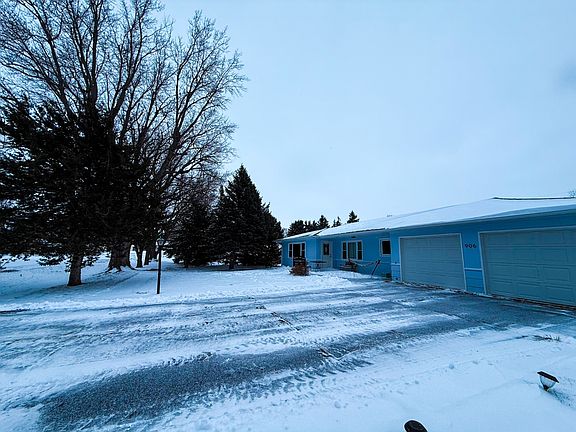 2nd image of 906 Main St