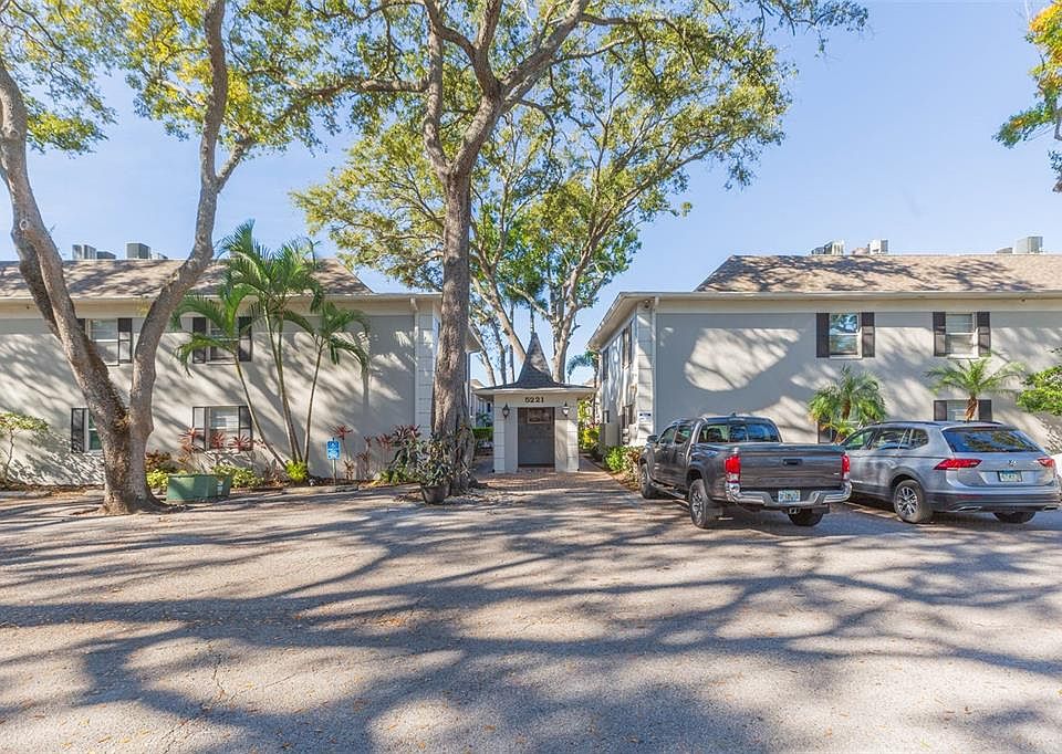 1st image of 5221 S BAYSHORE BOULEVARD #10