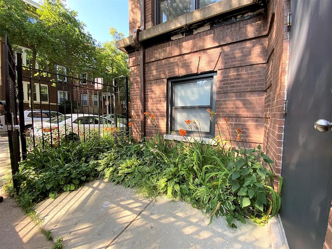 Building Photo - 920 W Cullom Ave