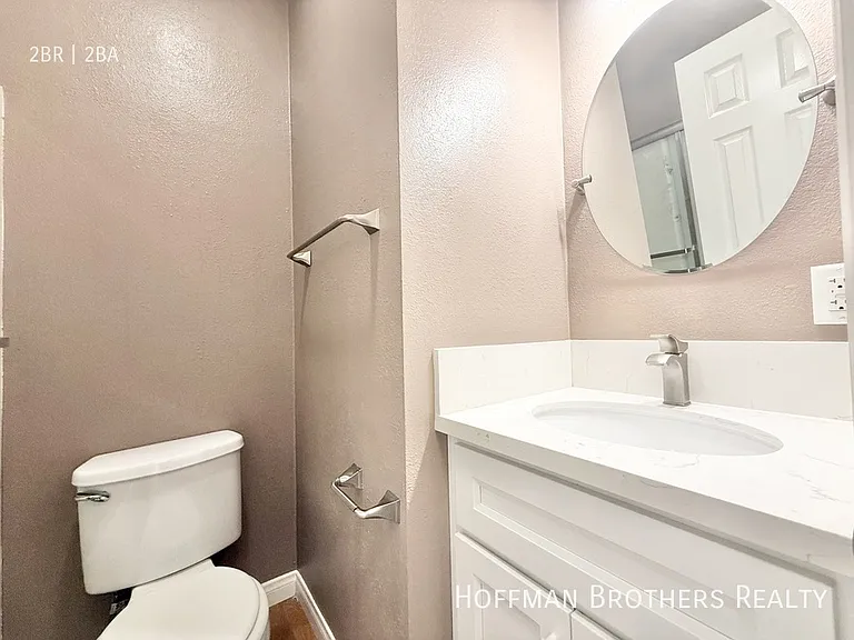 734 W 73rd St — Photo 6