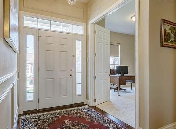 2nd image of 14 Lindbergh Place Ter
