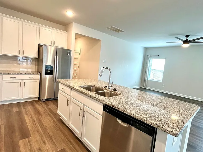 503 Yellowstone Trl — Photo 6