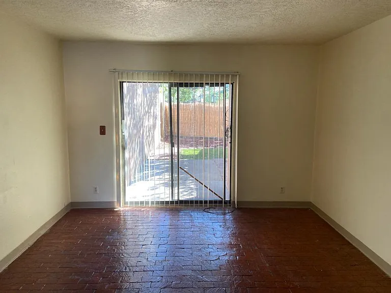 7506 Pennsylvania Ln NE #B — Photo 9