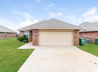 421 Pearl St, Yukon, OK 73099