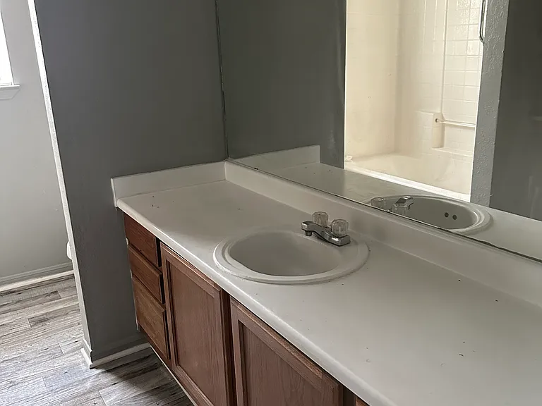 207 E Ross Ave — Photo 9