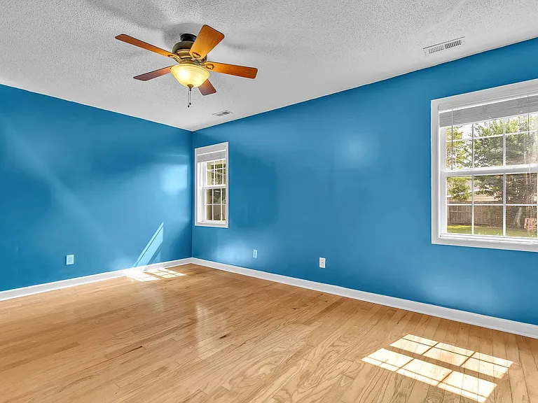 403 Arabian Ln — Photo 31