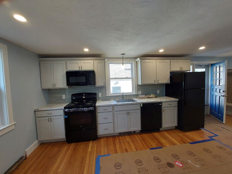 Eat-in kitchen with built-ins