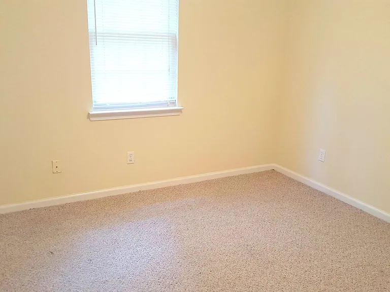 410 S College St #7 — Photo 10