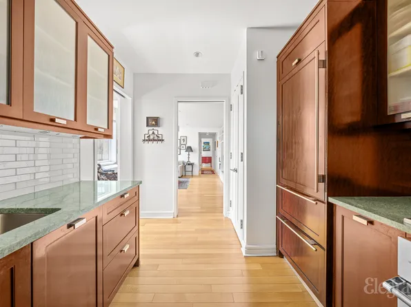 80 Riverside Boulevard image 5 of 17