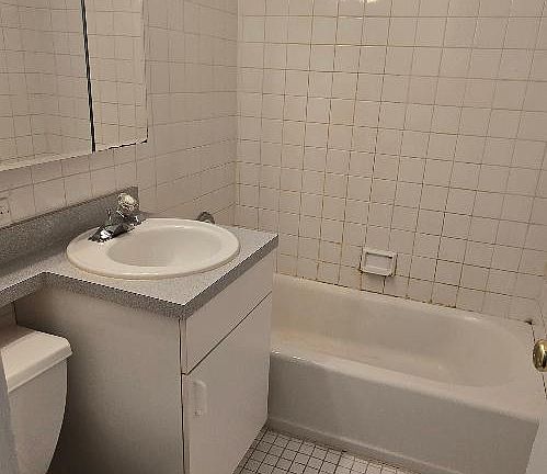 5th image of 204 E 77th St APT 3E