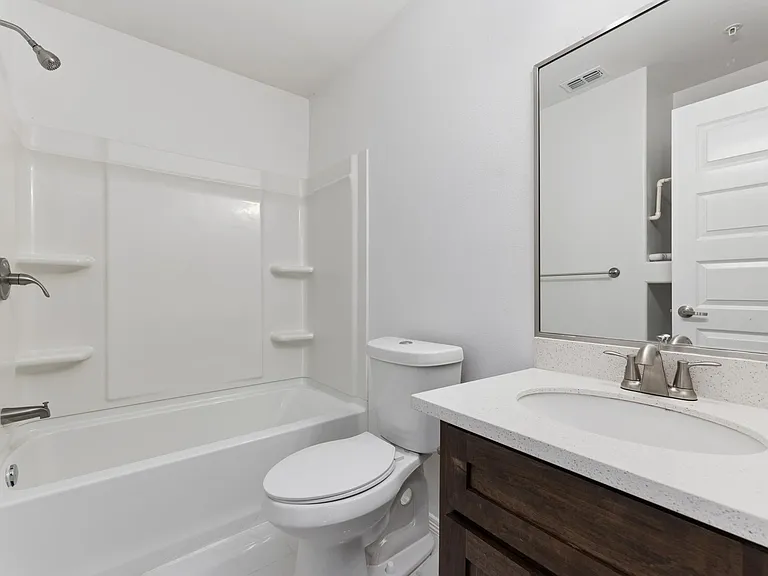 Downstairs no balcony, Master bathroom