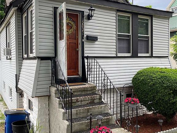 3rd image of 12022 Marsden St
