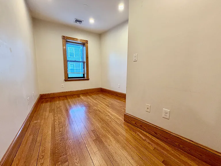 61 River St — Photo 3