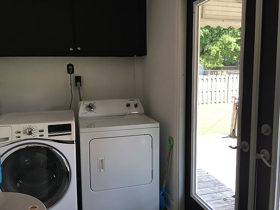 4th image of 812 McKinley Ave NE