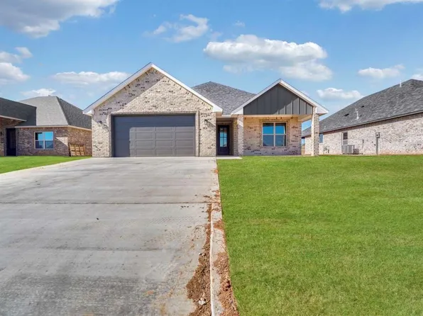 220 Sandstone Ave, Cache, OK 73527