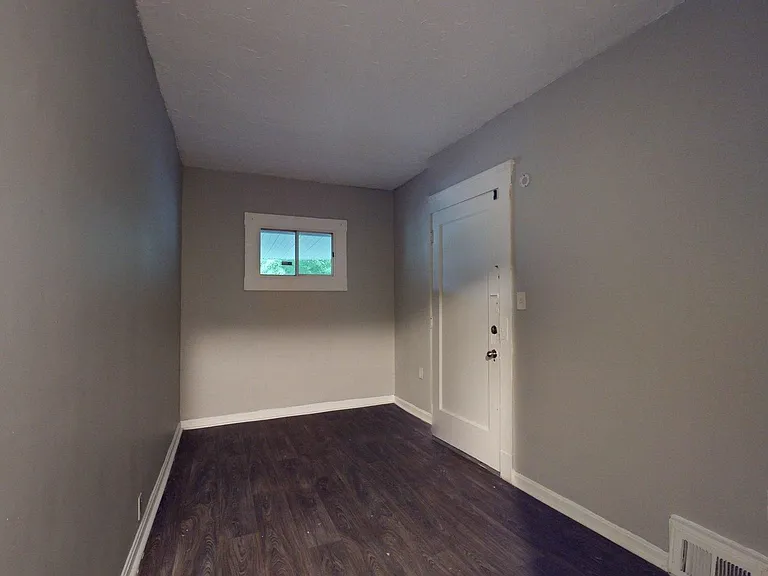 3889 W 33rd St — Photo 15