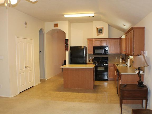 3rd image of 1610 Squire Dr