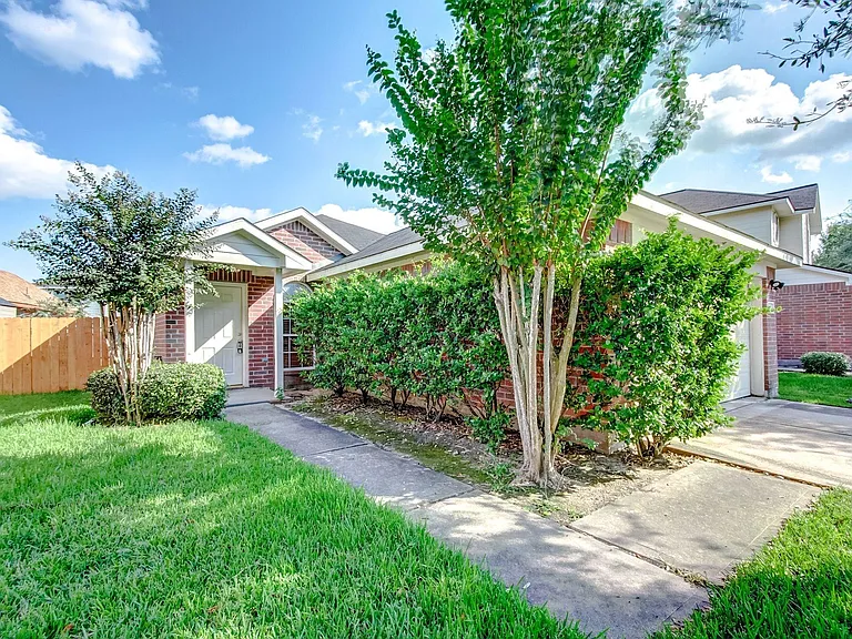 3906 Portman Glen Ln — Photo 2