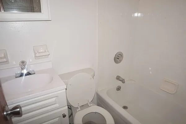 Rented by MD NYC Management LLC | media 13