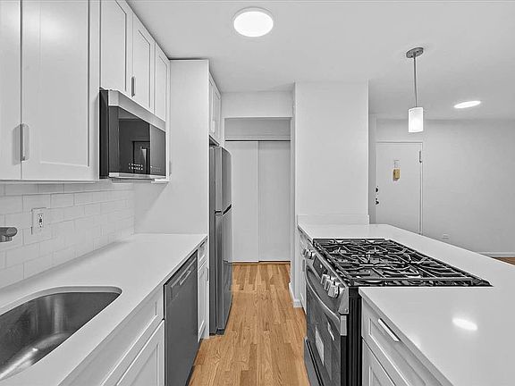5th image of 5425 Valles Ave APT 3B