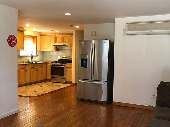 4th image of 4344 158th St Fl 3