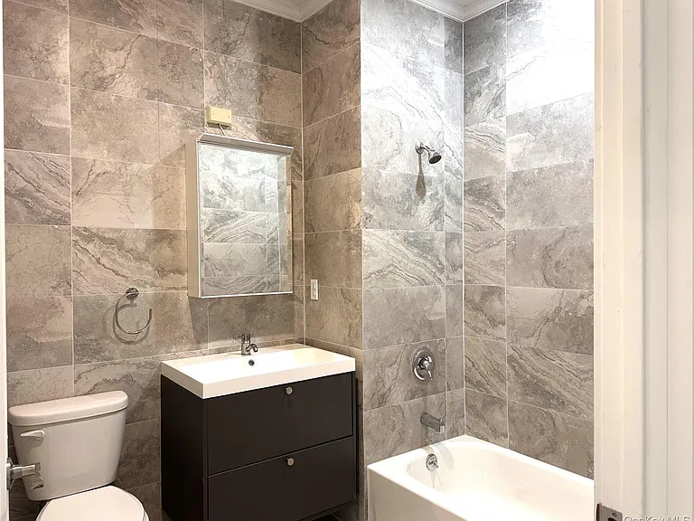 362 W Merrick Rd #101 — Photo 2
