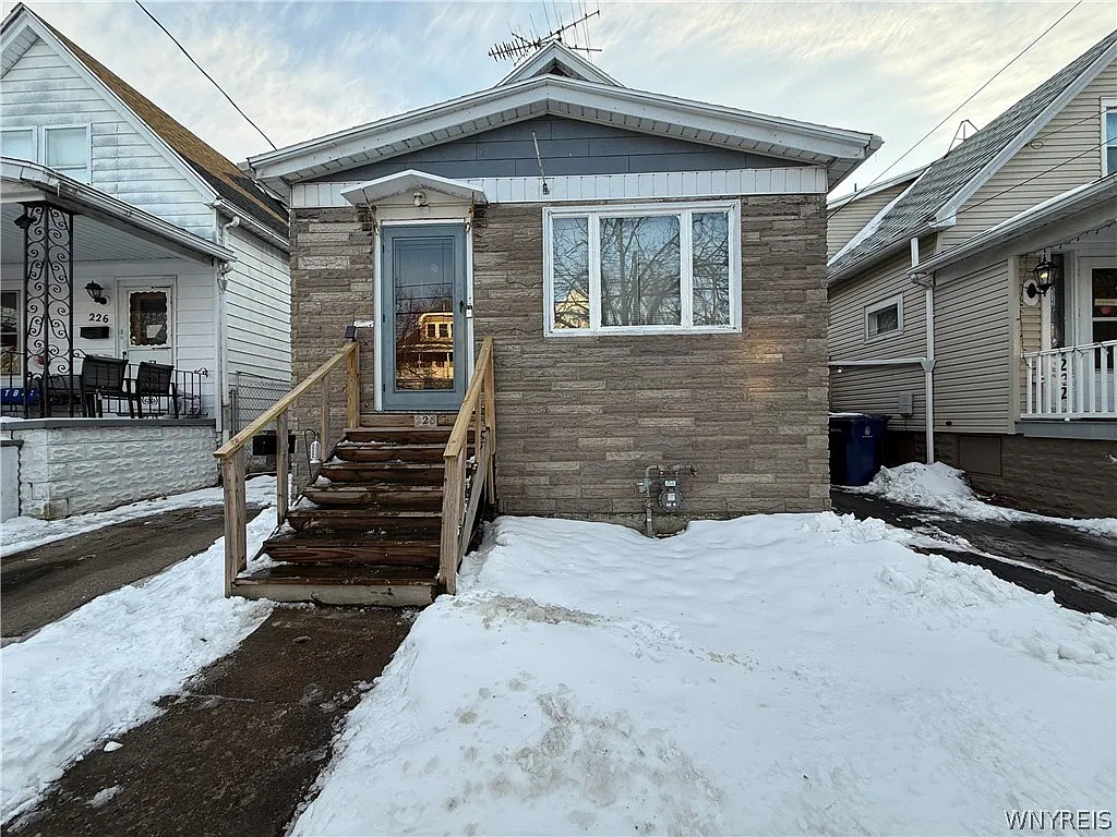 228 Newfield St photo 1