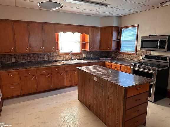 3rd image of 304 McQuerry St