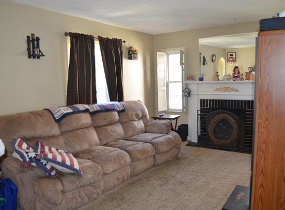 3rd image of 276 Clover Ave