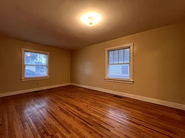 1416 N Main St — Photo 3