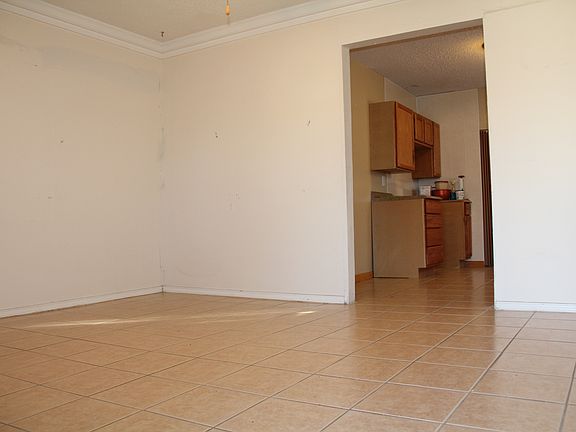 5th image of 238 Estrella St