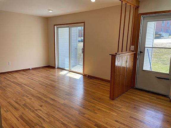 Front door into Livingroom