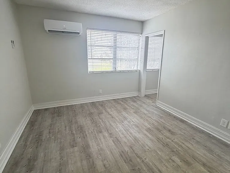 Bellagio Apartments — Photo 5
