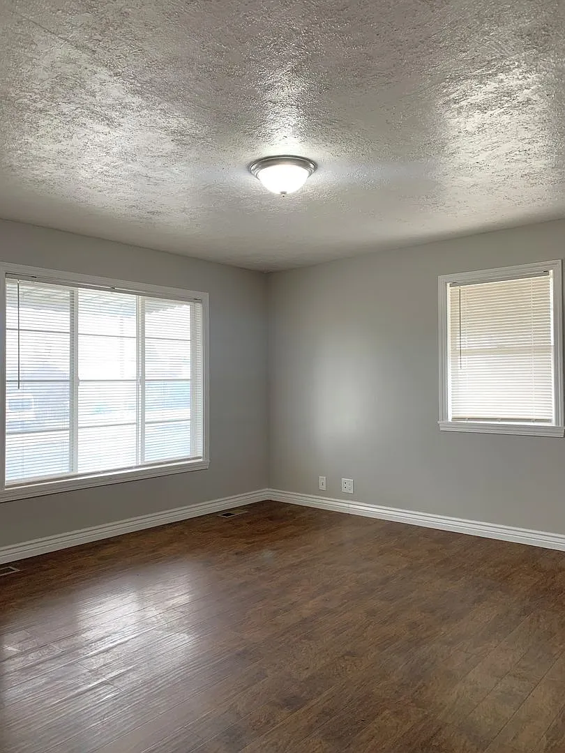 4 Weeks Rent on Us! | Charming 2 Bed 1 Bath Home in Clearfield! — Photo 4