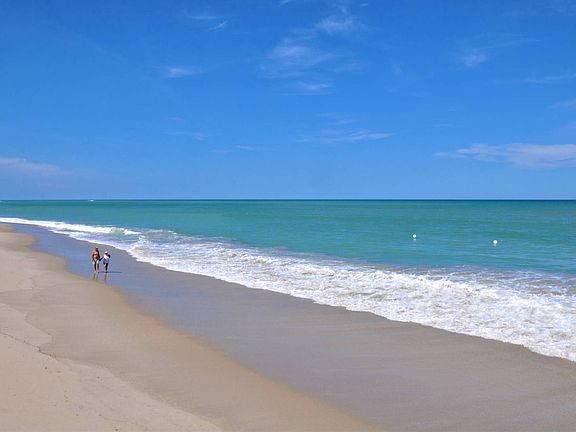 4th image of 3554 Ocean Drive 703s #703S-2