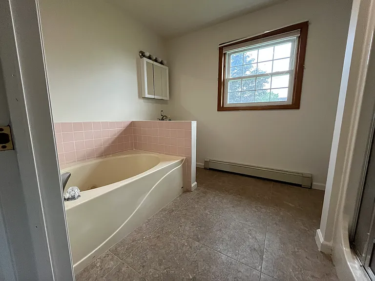 Primary bedroom ensuite