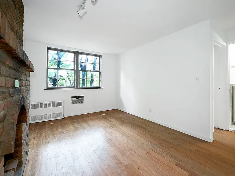 244 W 20th St #3R — Photo 4
