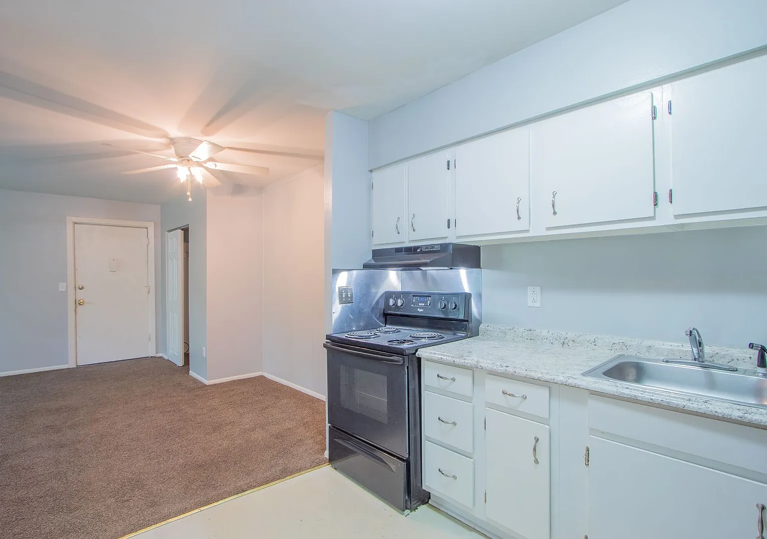 Crest Manor Apartments — Photo 1