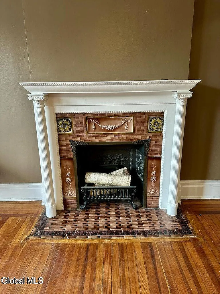 39 S Lake Ave — Photo 4